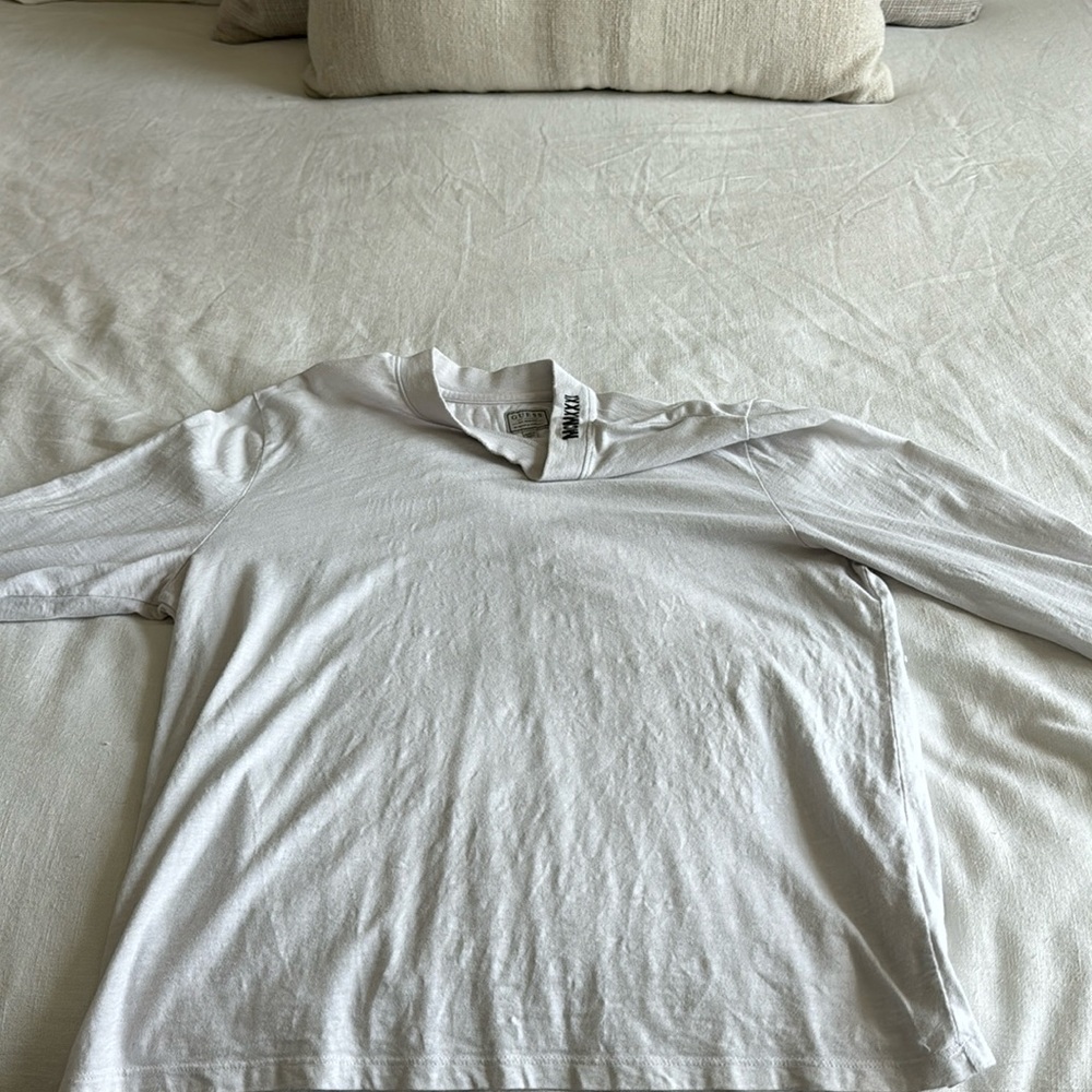 GUESS Long Sleeve TShirt